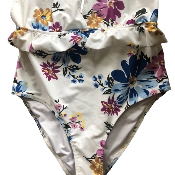 Cupshe Romantic White Floral Ruffle 1PC Swimsuit Criss Cross Back Size M - Picture 5 of 6